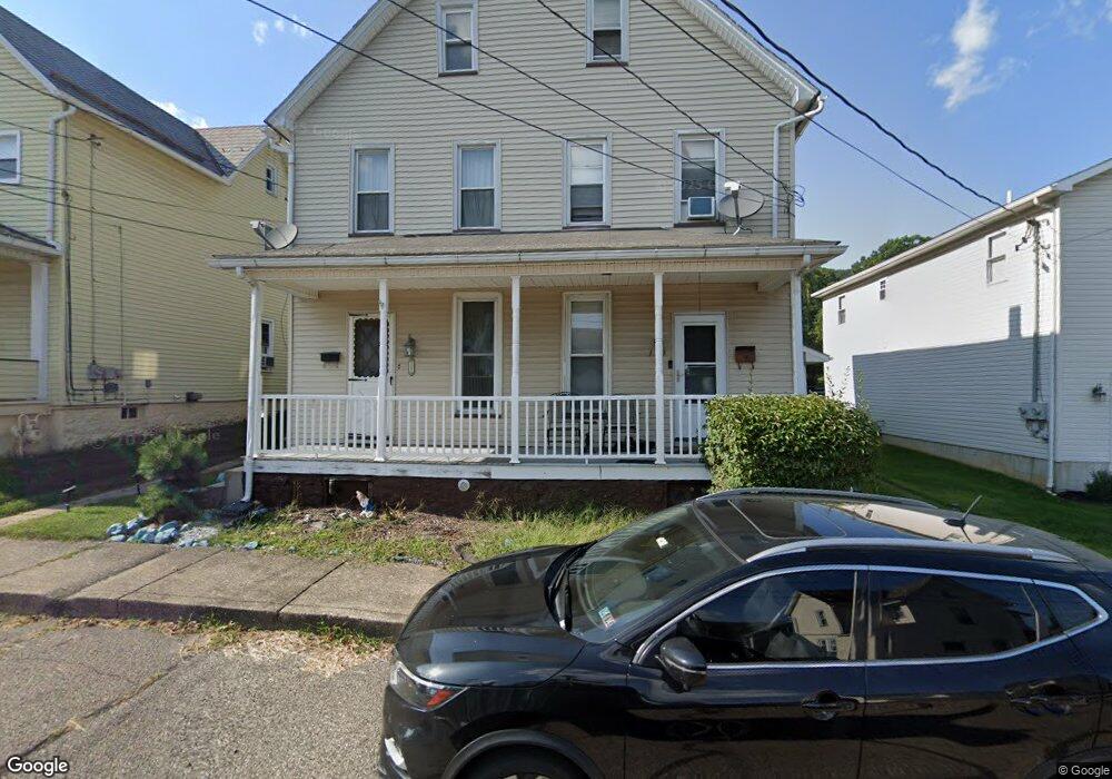 123 E Applegate Ave, Pen Argyl, PA 18072 - photo 1