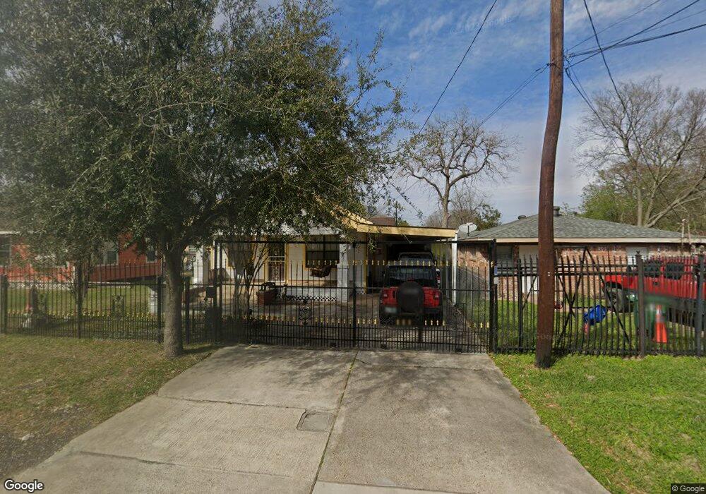 1009 Melbourne St, Houston, TX 77022 - photo 1
