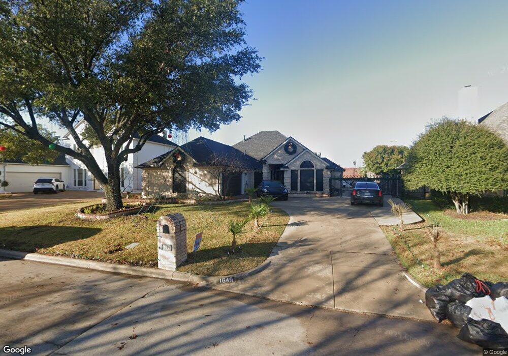 1649 Oak Creek Dr, Hurst, TX 76054 - photo 1