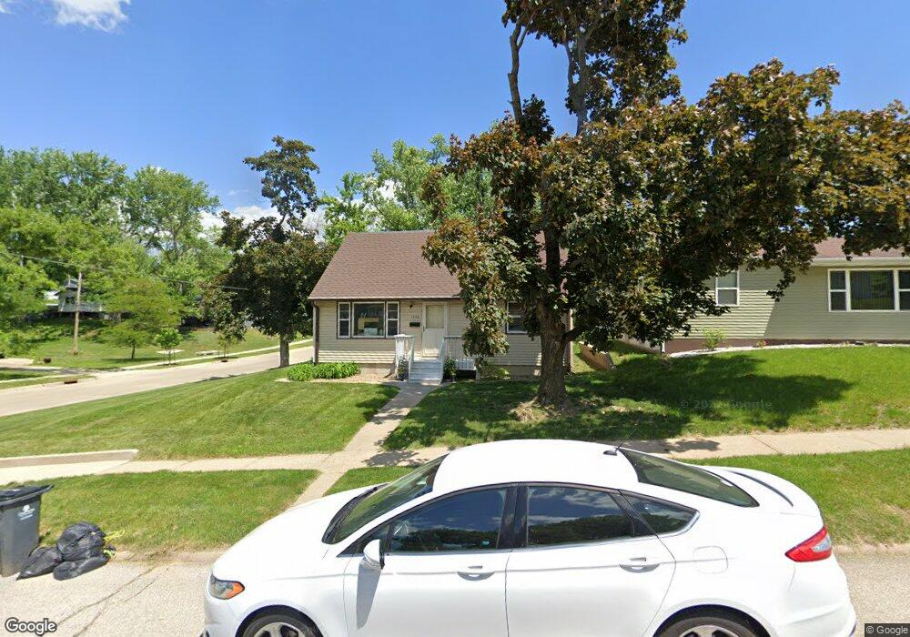 1356 38th St SE, Cedar Rapids, IA 52403 - photo 1