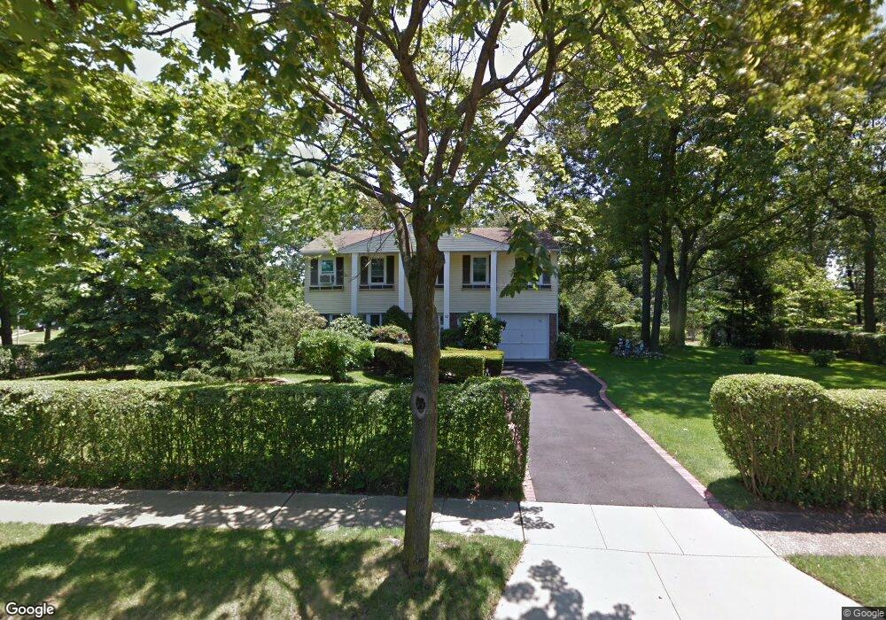 52 Chatham Rd, ComMacK, NY 11725 - photo 1