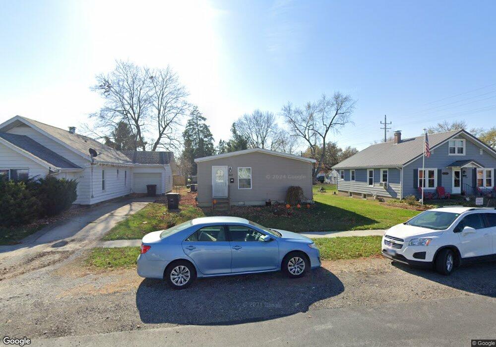 807 W Edgar Ave, Effingham, IL 62401 - photo 1