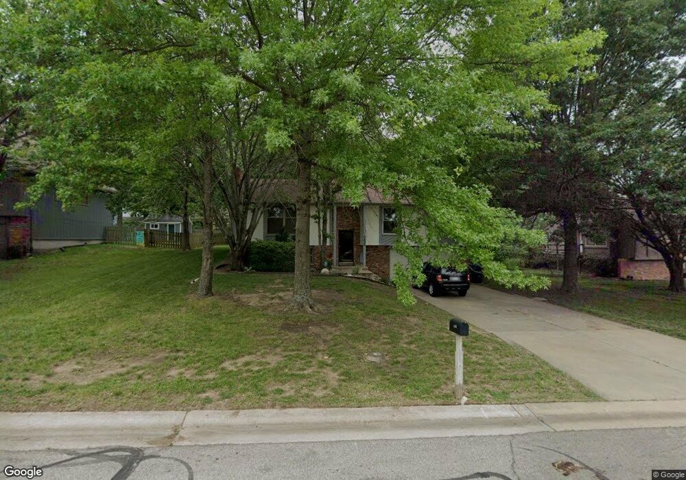 3825 SW Nottingham Rd, Topeka, KS 66610 - photo 1