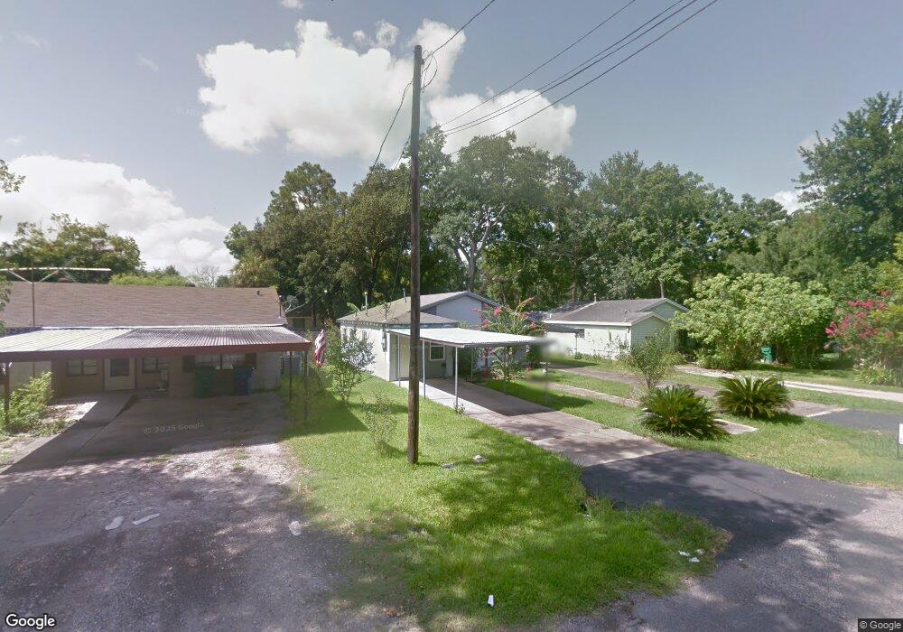 1025 W Phillips St, Alvin, TX 77511 - photo 1