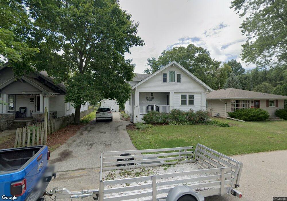 909 W Labelle Ave, Oconomowoc, WI 53066 - photo 1