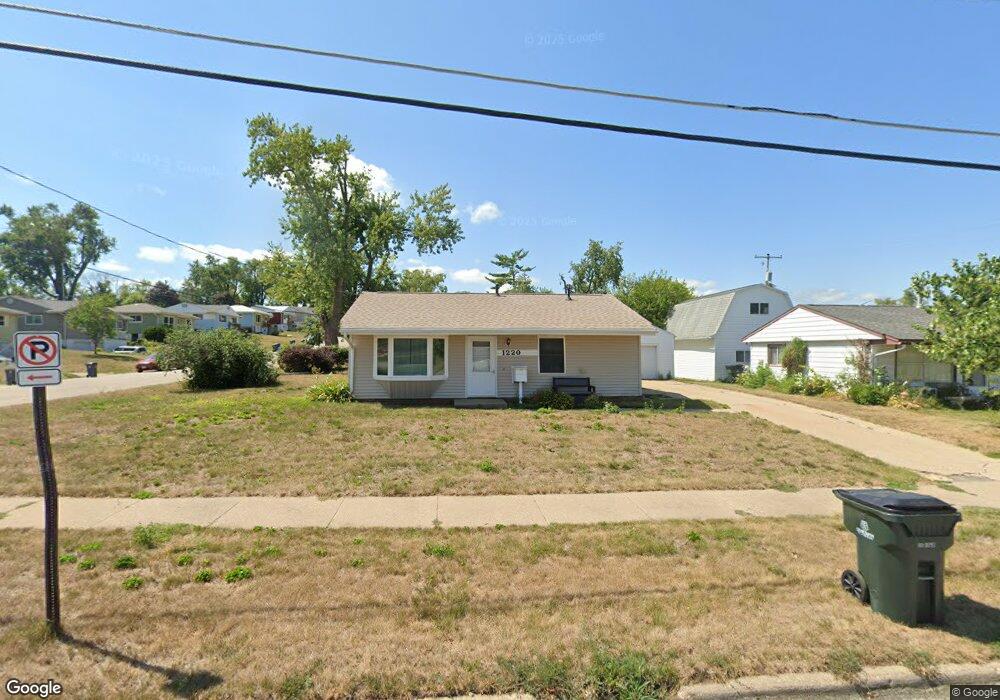 1220 15th St SW, Cedar Rapids, IA 52404 - photo 1