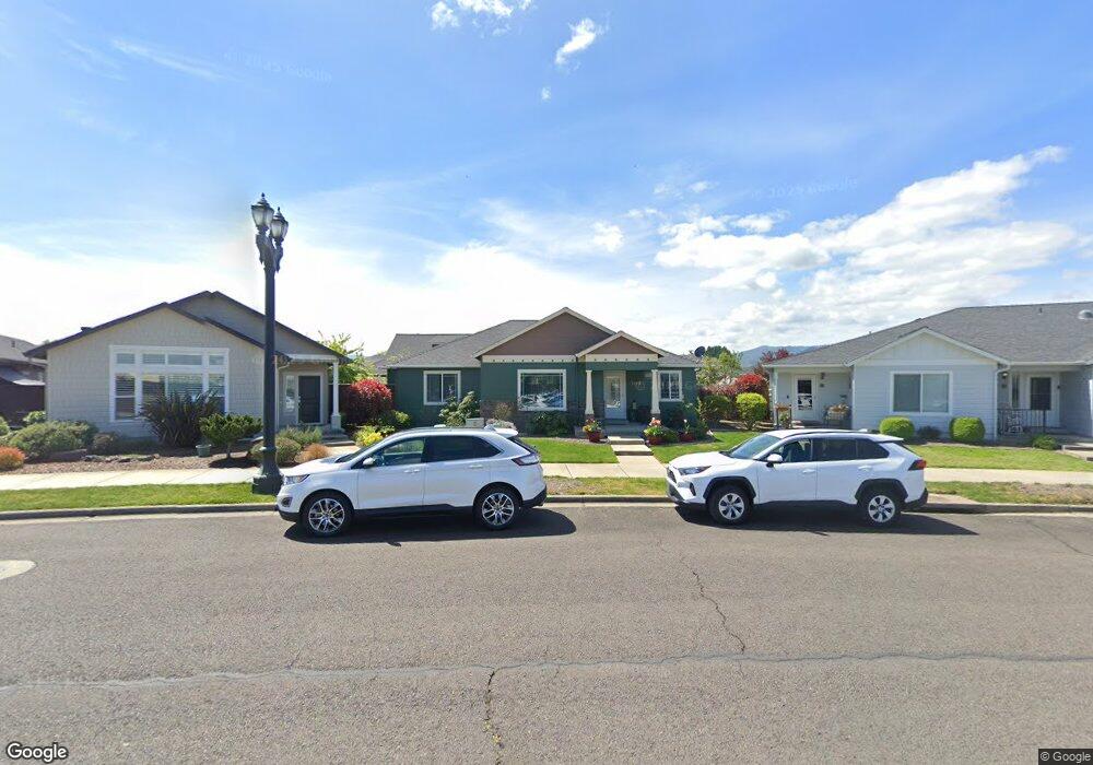 327 S Haskell St, Central Point, OR 97502 - photo 1