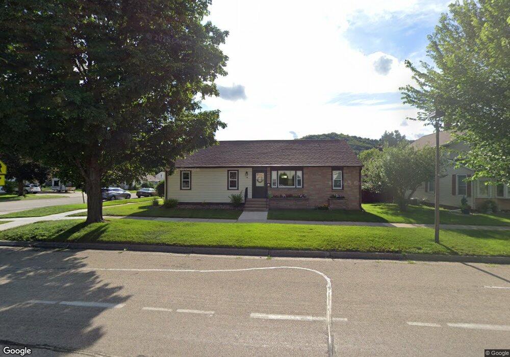 110 S Elm St, La Crescent, MN 55947 - photo 1