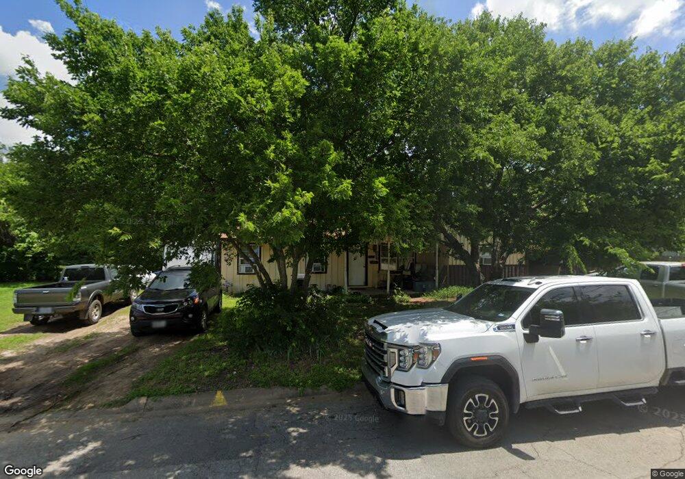 612 Dixon St, Cleburne, TX 76033 - photo 1
