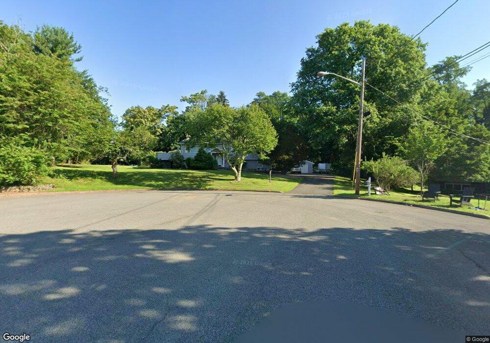 4 Newport Ct, Suffern, NY 10901 - photo 1