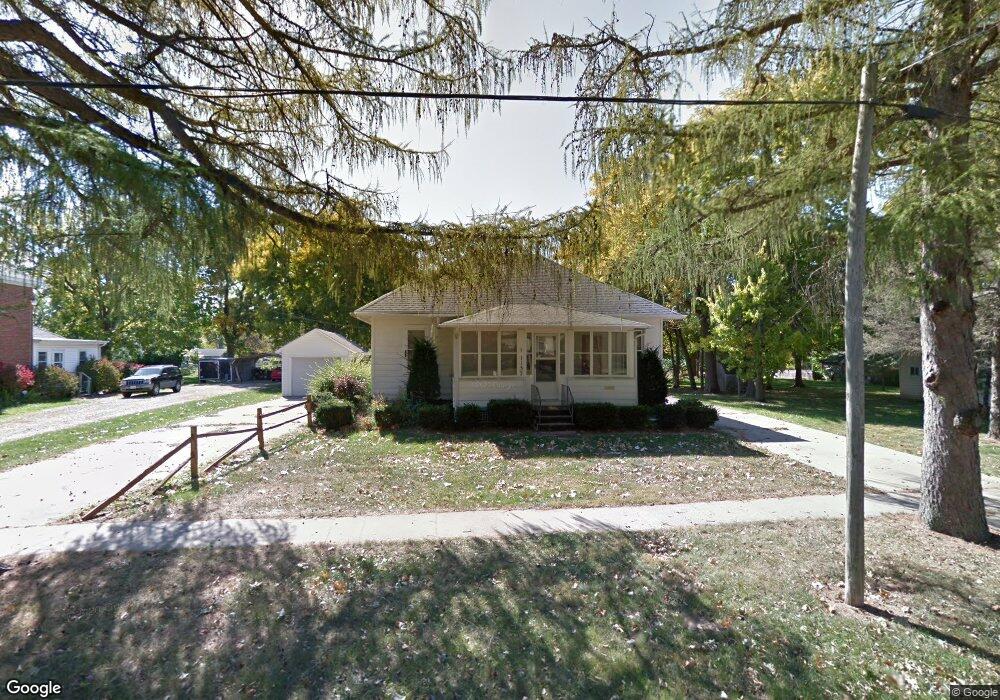 1137 N 4th Ave W, Newton, IA 50208 - photo 1