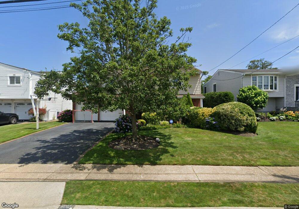 3347 Robbin Ln, Merrick, NY 11566 - photo 1