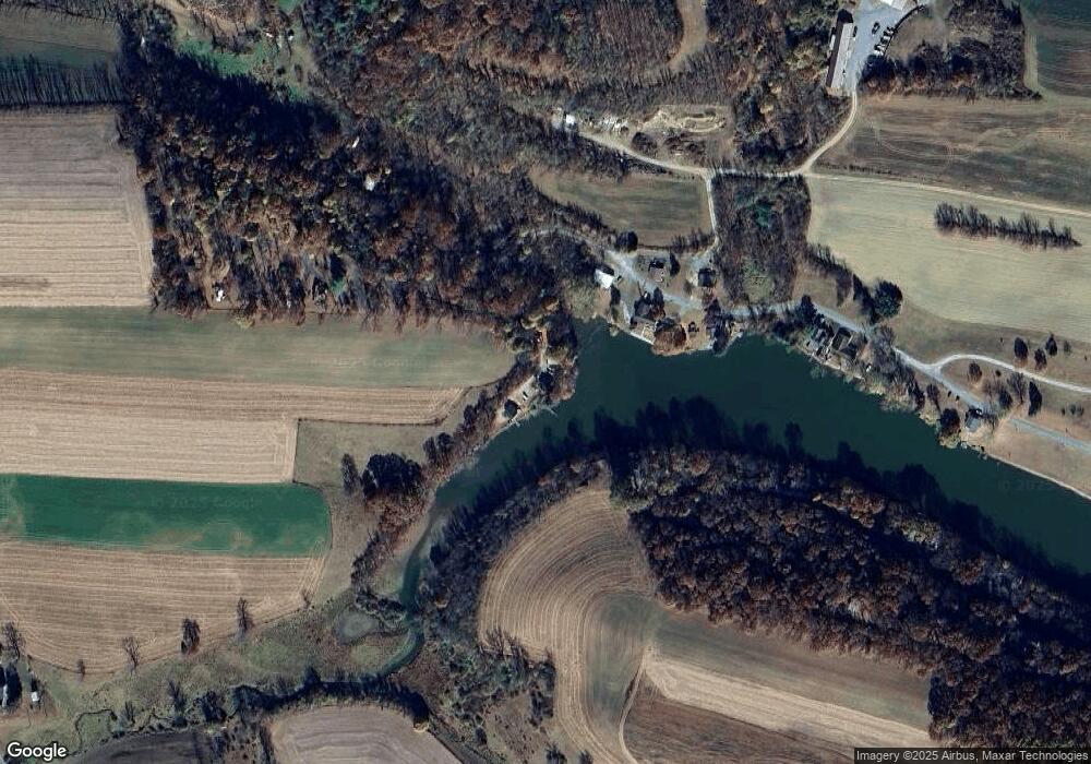 621 N Shore Dr, Lenhartsville, PA 19534 - photo 1