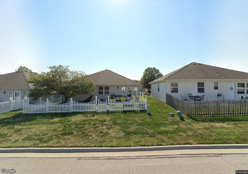 703 Sun Ct, Raymore, MO 64083 - photo 1