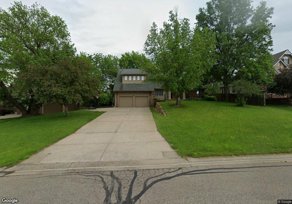 7141 SW Robins Dr, Topeka, KS 66610 - photo 1