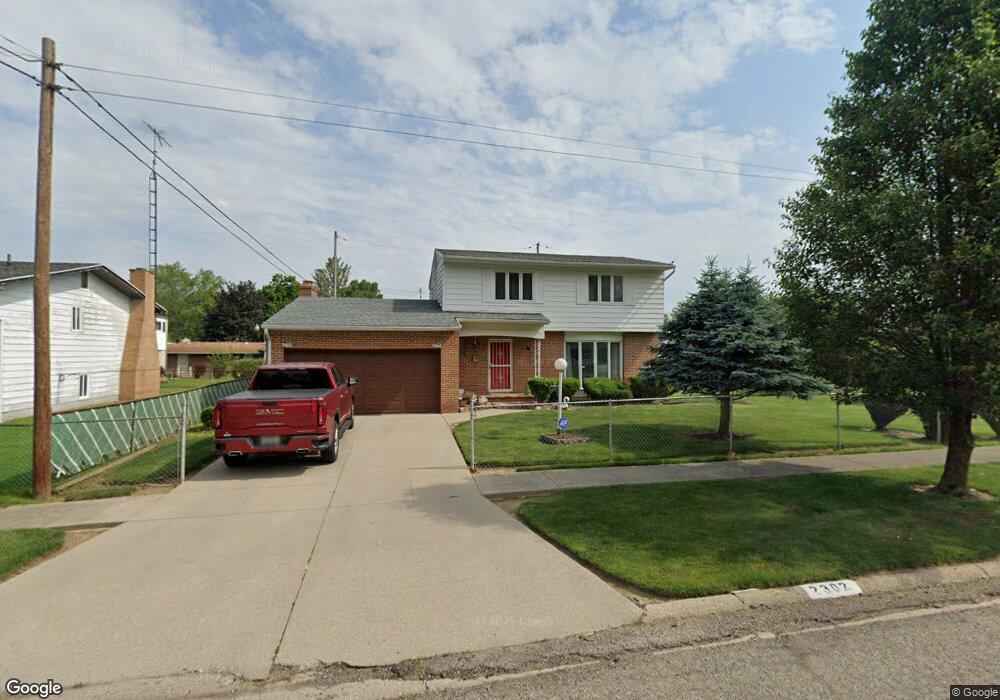 2302 Rosenfield Dr, Flint, MI 48505 - photo 1