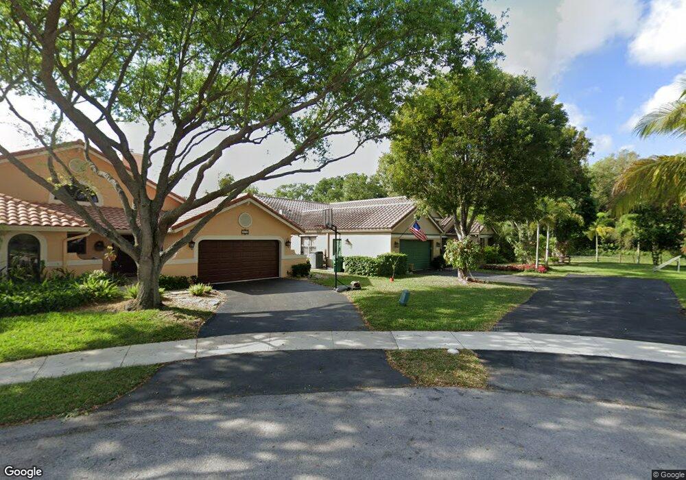 9692 Ridgecrest Ct, Davie, FL 33328 - photo 1