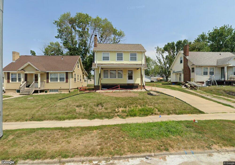 235 18th St NW, Cedar Rapids, IA 52405 - photo 1