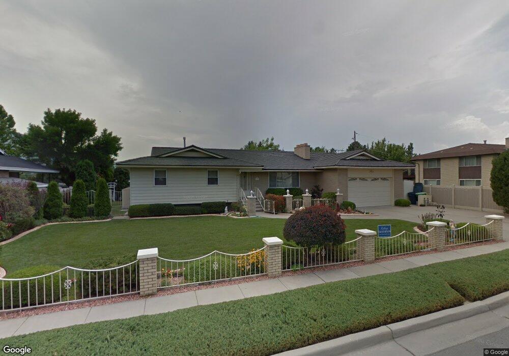 1750 Crescent View Dr, Sandy, UT 84092 - photo 1