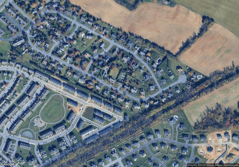 523 Franklin Square Dr, Chambersburg, PA 17201 - photo 1