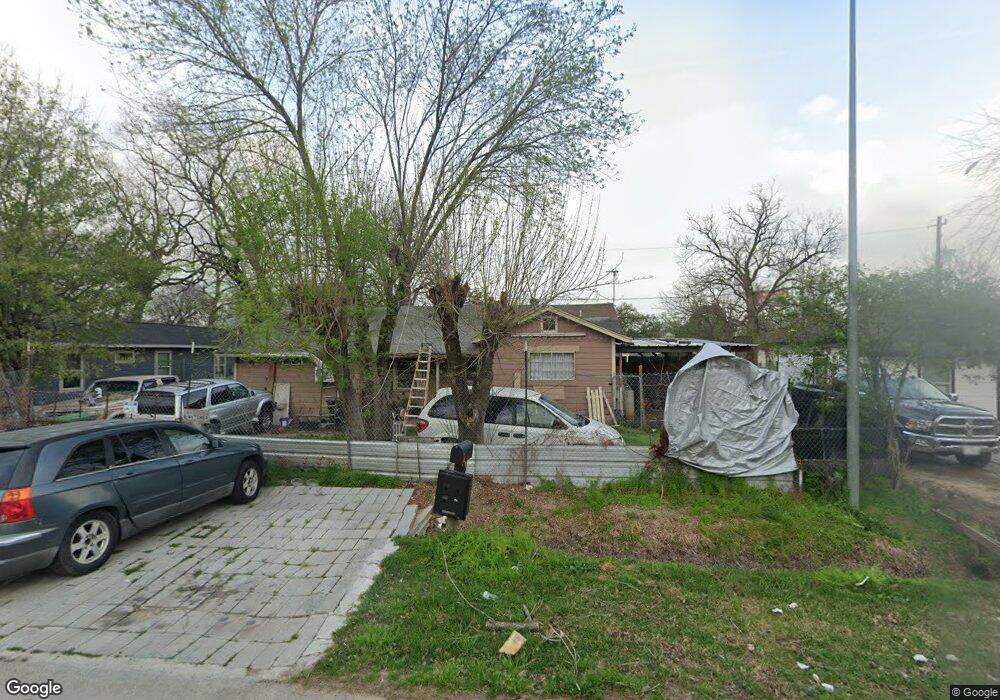 161 E Witcher Ln, Houston, TX 77076 - photo 1