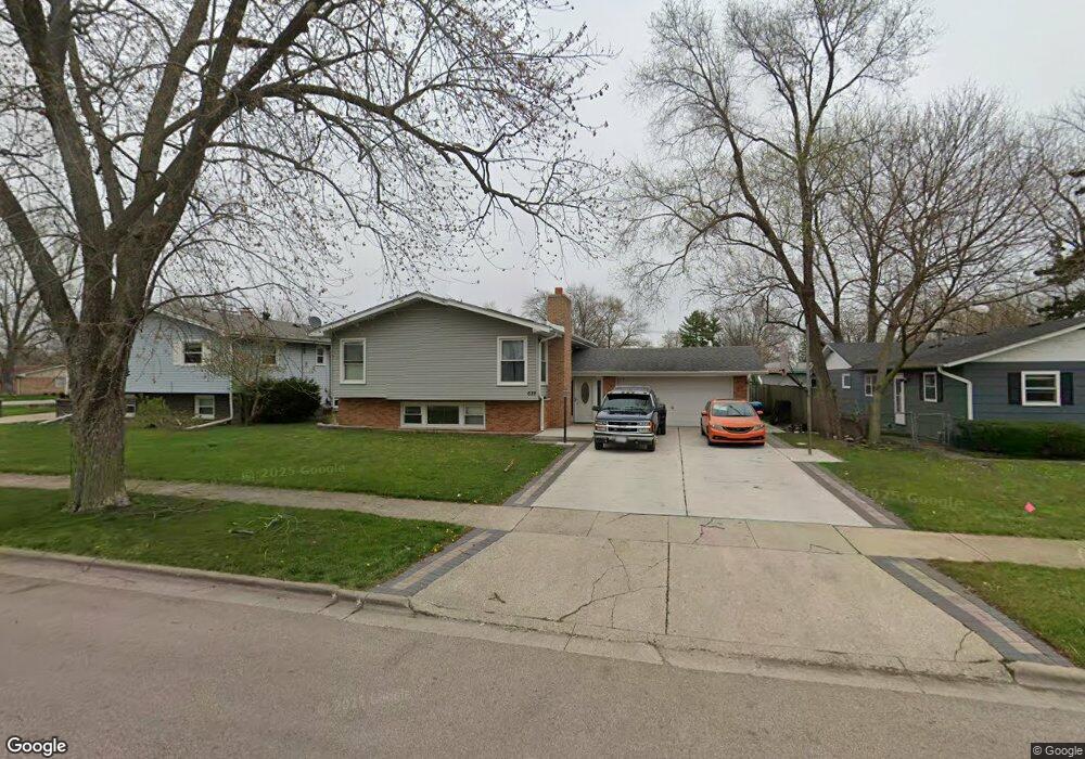 639 Seneca Dr, Aurora, IL 60506 - photo 1