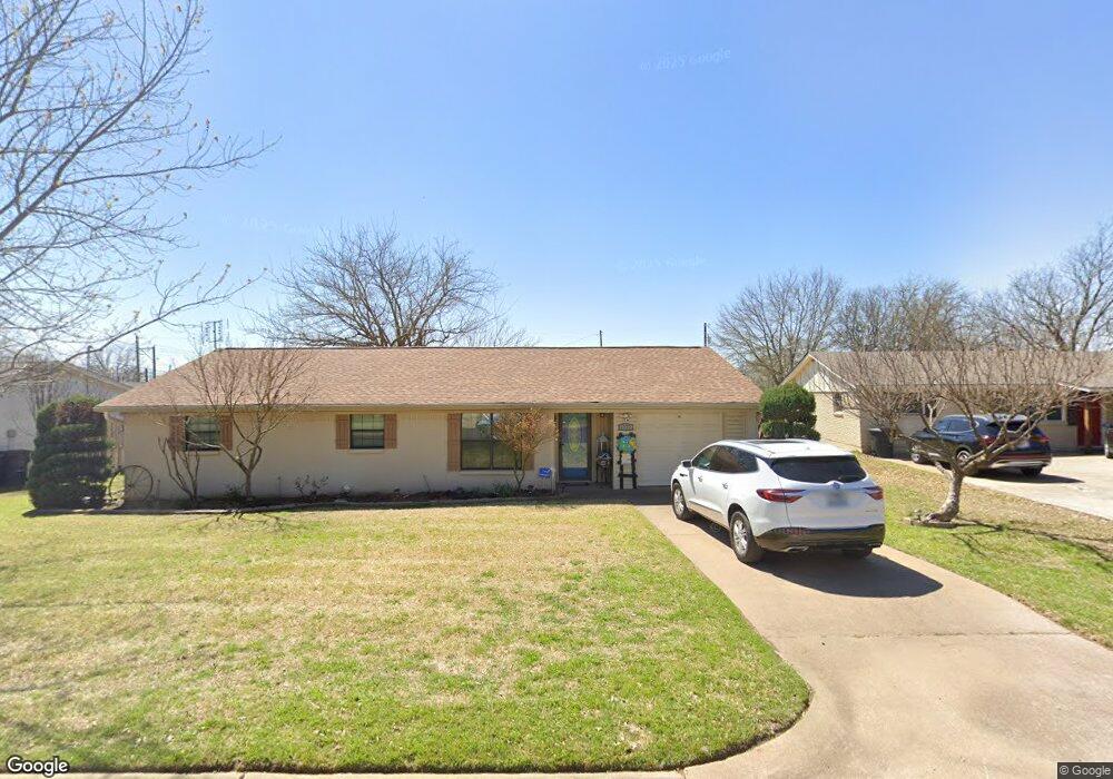 1222 Lynnwood Dr, Cleburne, TX 76033 - photo 1