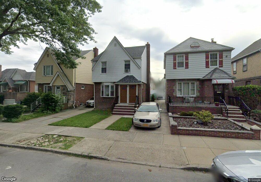 4532 Utopia Pkwy unit 2, Flushing, NY 11358 - photo 1