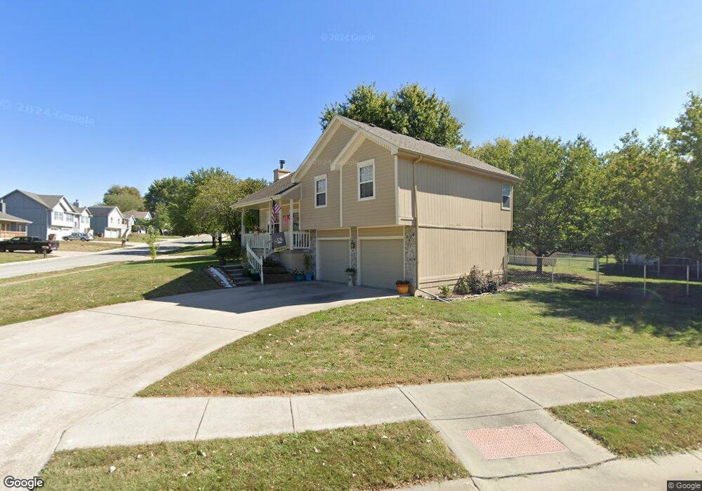 701 Canter St, Raymore, MO 64083 - photo 1