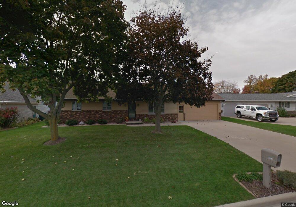 2416 W Wintergreen Dr, Appleton, WI 54914 - photo 1