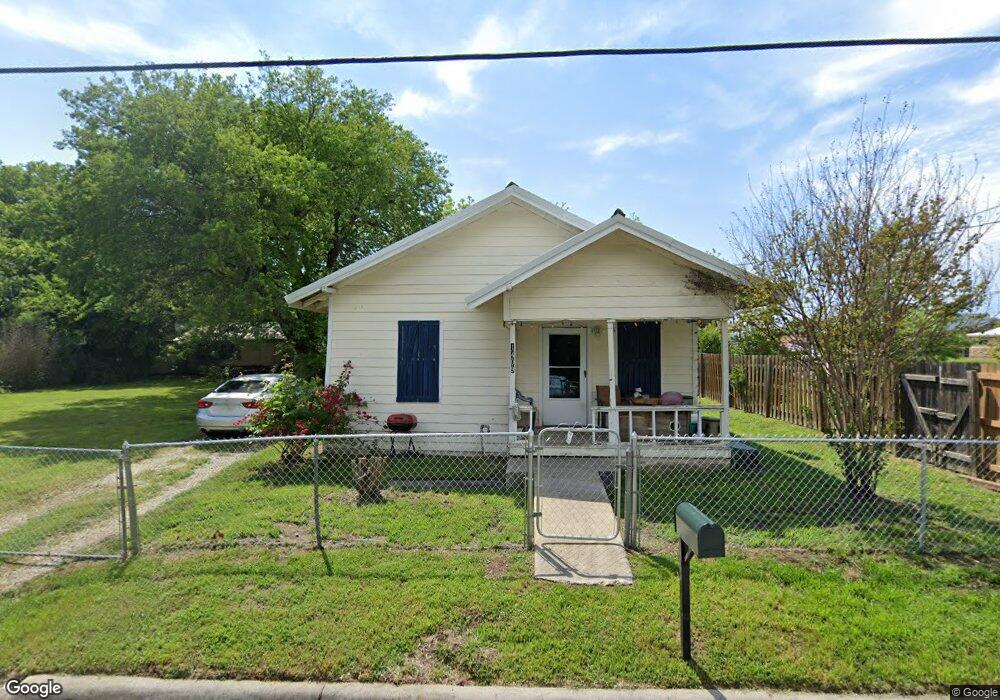 1409 N Weaver St, Gainesville, TX 76240 - photo 1
