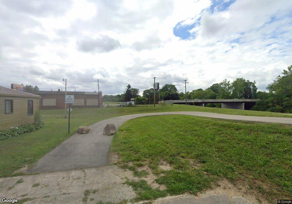 909 N Mulberry St, Muncie, IN 47305 - photo 1