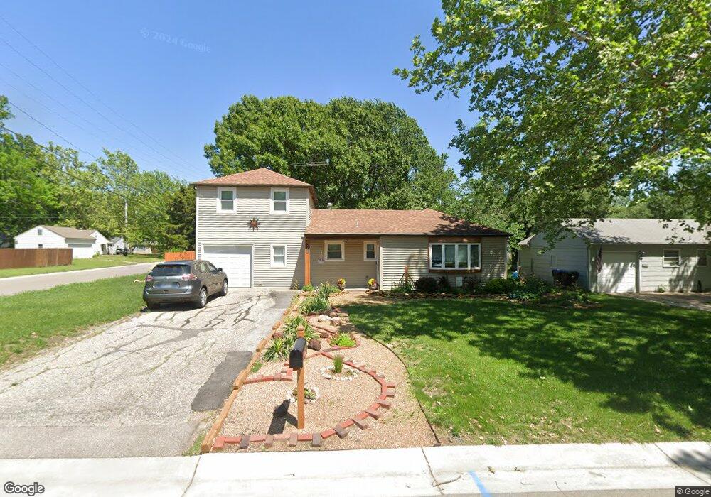 2400 SW Duncan Dr, Topeka, MO 66614 - photo 1