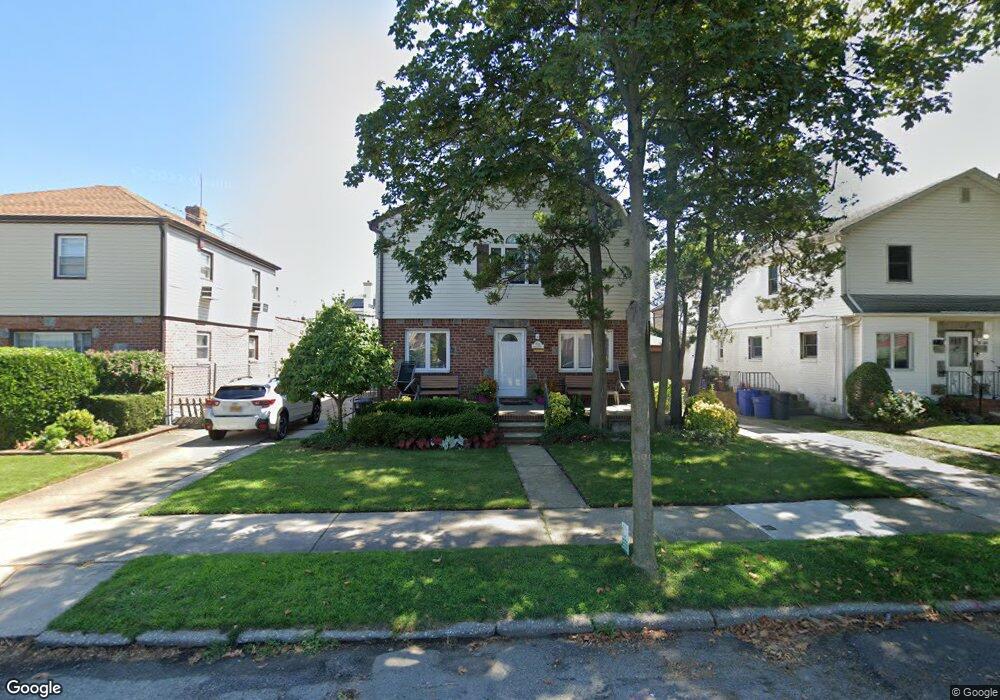 7521 170th St, Fresh Meadows, NY 11366 - photo 1