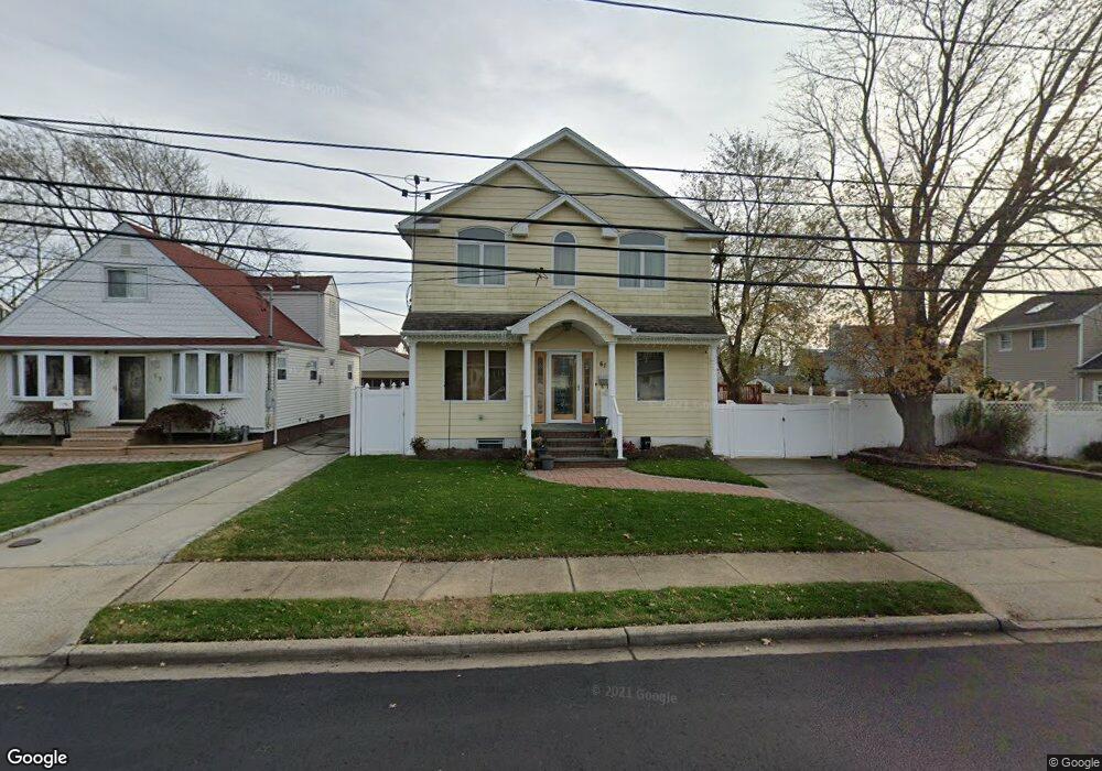 61 E Neptune Ave, Lindenhurst, NY 11757 - photo 1
