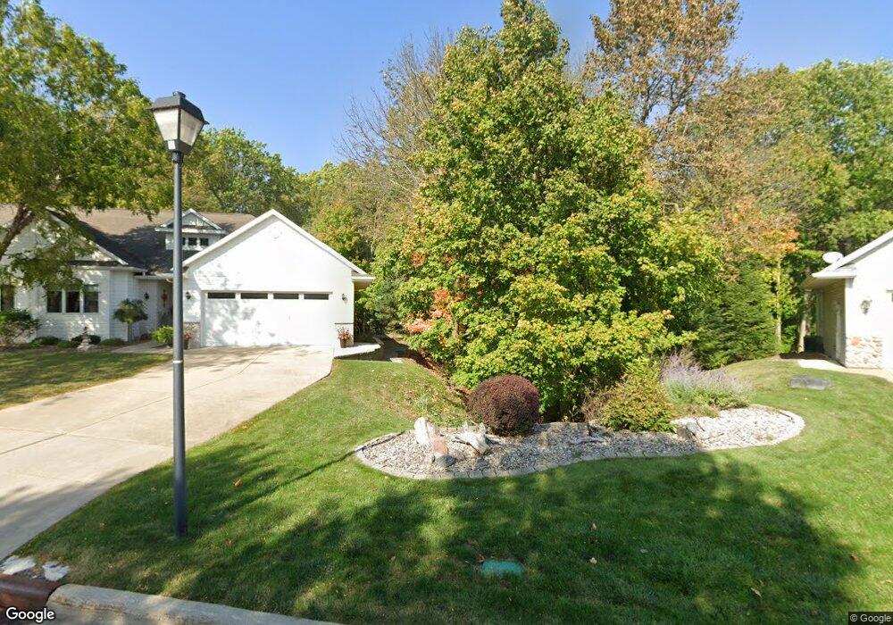 320 Hidden Ridges Ct, Combined Locks, WI 54113 - photo 1