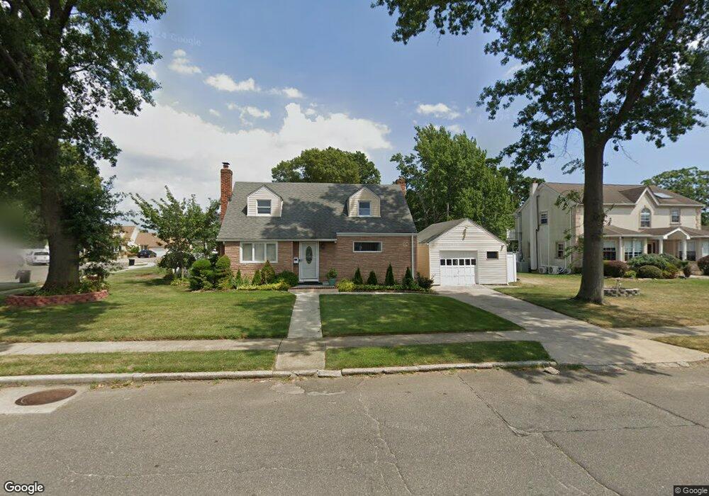 948 Park Ln N, Franklin Square, NY 11010 - photo 1