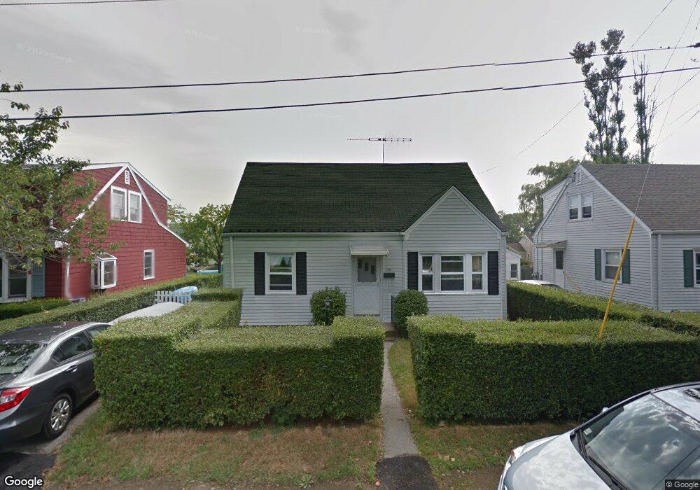 106 Champlin Place N, Newport, RI 02840 - photo 1