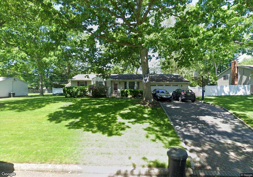 4 Pinecone Ln, ComMacK, NY 11725 - photo 1