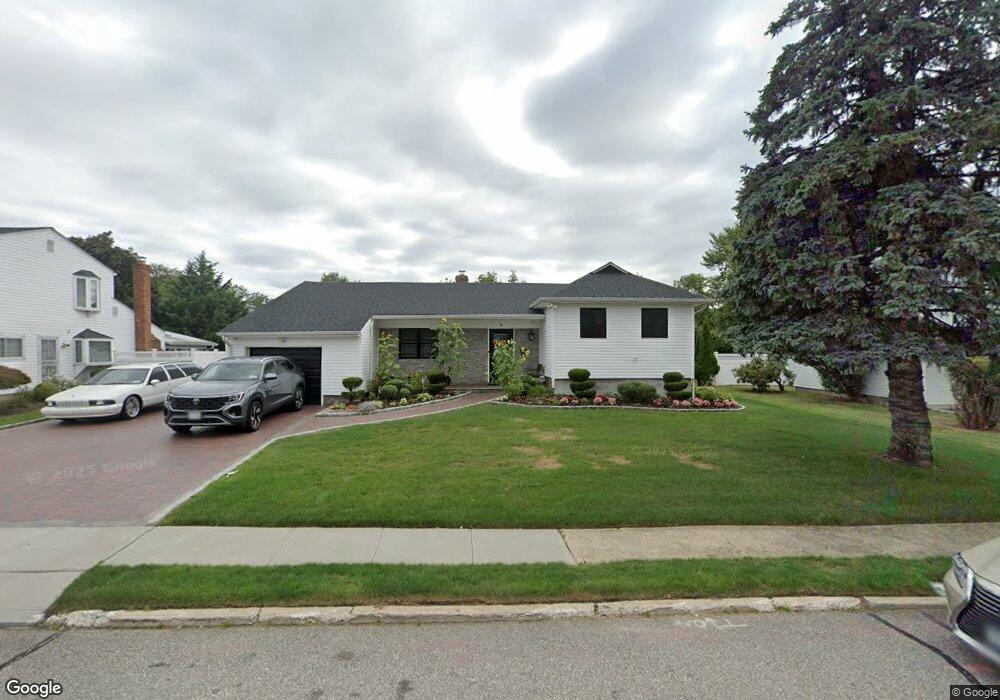 4 Rainbow Ln, Amityville, NY 11701 - photo 1