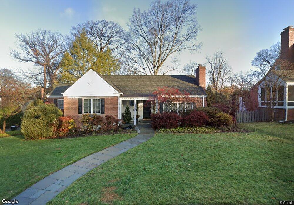 202 Pondfield Rd W, Bronxville, NY 10708 - photo 1
