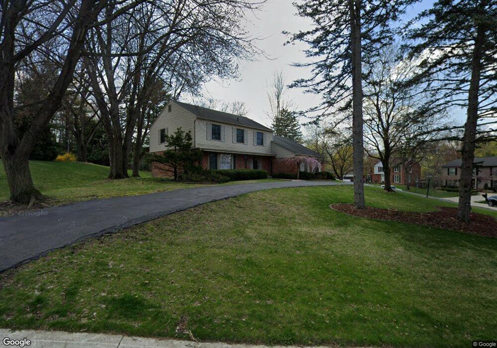 890 S Shady Hollow Cir, Bloomfield Hills, MI 48304 - photo 1
