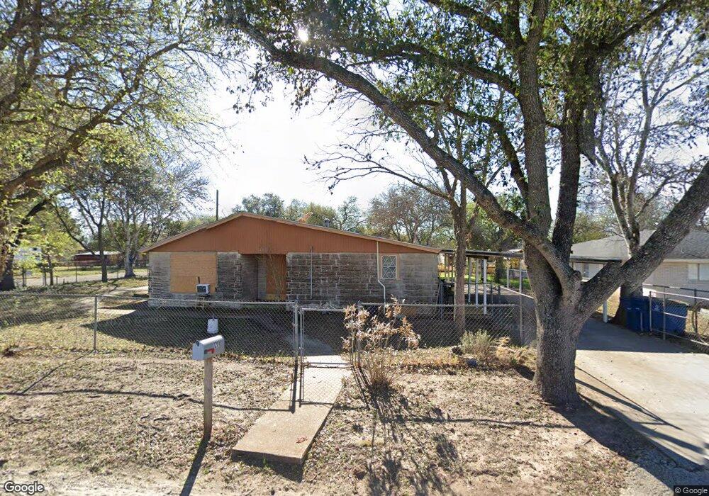 1201 W Huntington St, Beeville, TX 78102 - photo 1