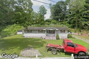 102 Knob St, Sophia, WV 25921