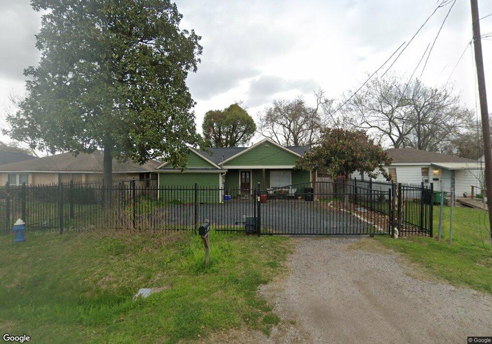 801 Duff Ln, Houston, TX 77022 - photo 1