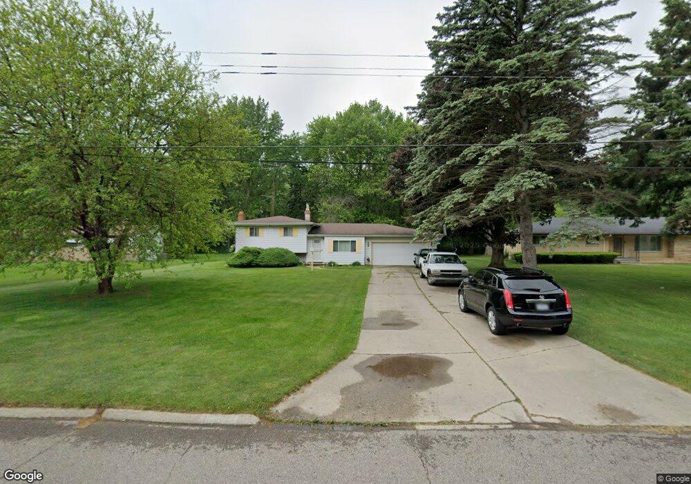 5079 Woodcliff Dr, Flint, MI 48504 - photo 1