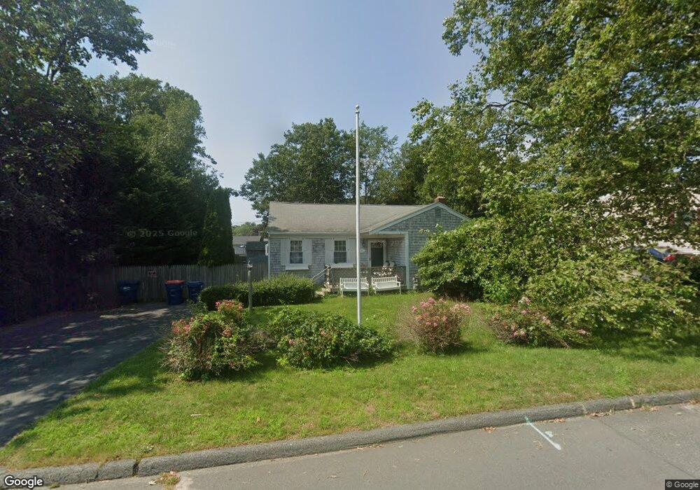 32 Hacker St, Fairhaven, MA 02719 - photo 1