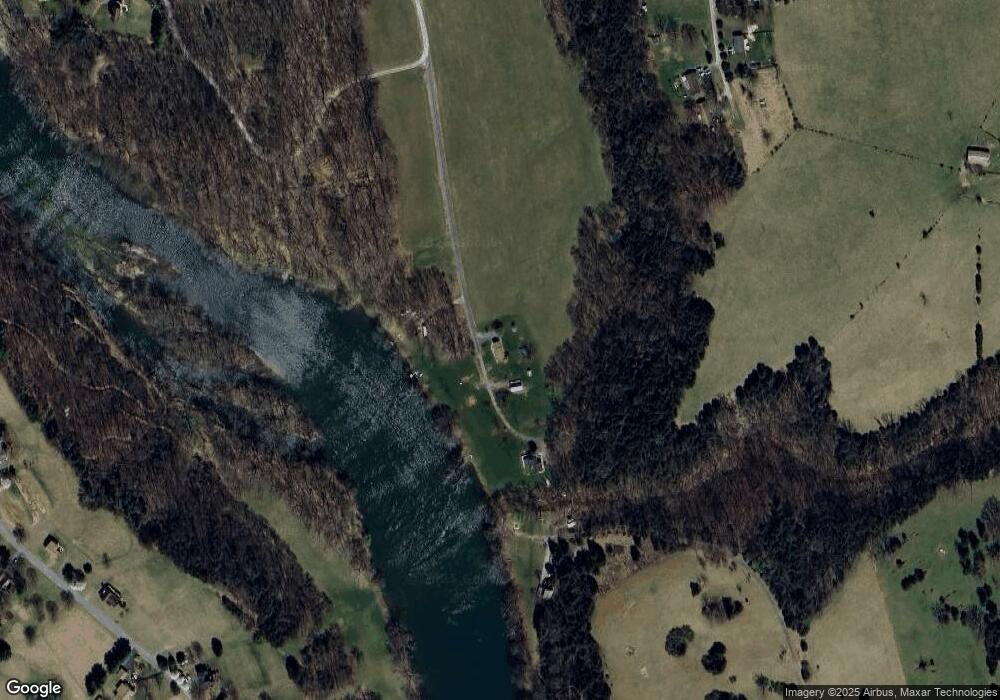 321 Camelot Ct, Luray, VA 22835 - photo 1