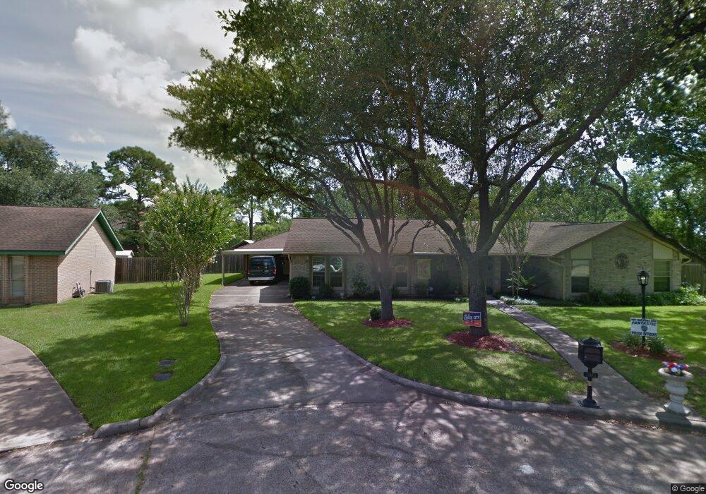 1013 Lynn Cir, Friendswood, TX 77546 - photo 1