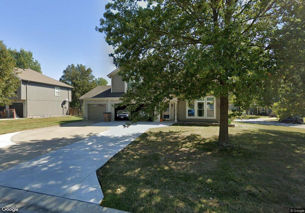 401 N Franklin St, Raymore, MO 64083 - photo 1